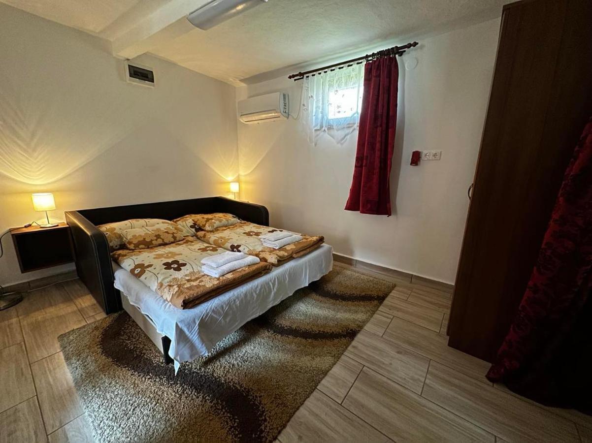 Alfoeldi Vendeghaz - Devavanya Exterior foto