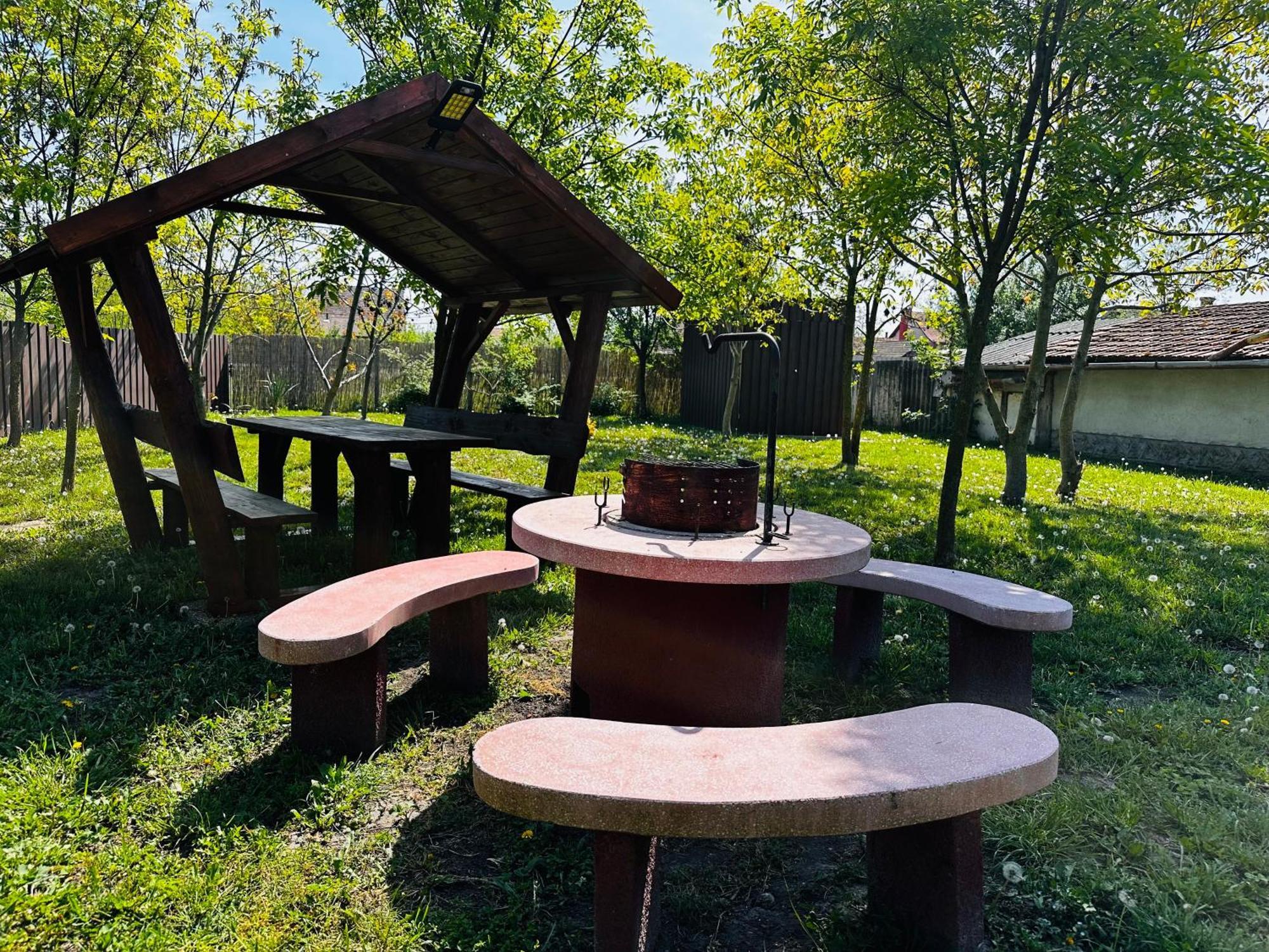 Alfoeldi Vendeghaz - Devavanya Exterior foto